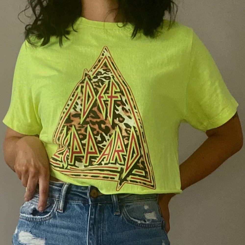 Cropped Def Leppard Graphic Tee - Picture 2 of 3